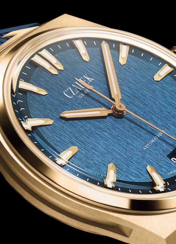 Czapek_Antactique_Mount Erebus_Deep Blue_Packshot_9x16.mp4